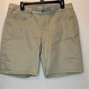 Lee Women’s Khaki Flat Front Shorts